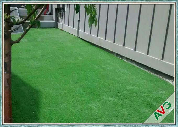 العشب الاصطناعي الجميل في الهواء الطلق ذو المظهر الطبيعي للعشب الاصطناعي في الفناء الخلفي 0