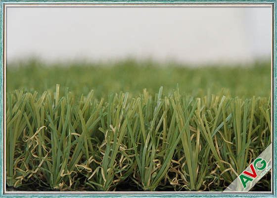 الصين 13500 Dtex 4 Tones Landscaping Artificial Grass مع ضمان من 5 إلى 7 سنوات المزود