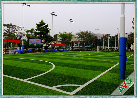 الصين 5M لفة عرض كرة القدم العشب الاصطناعي السلس / العشب الاصطناعي لكرة القدم اللطيف المزود