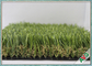 العشب الاصطناعي الجميل في الهواء الطلق ذو المظهر الطبيعي للعشب الاصطناعي في الفناء الخلفي المزود