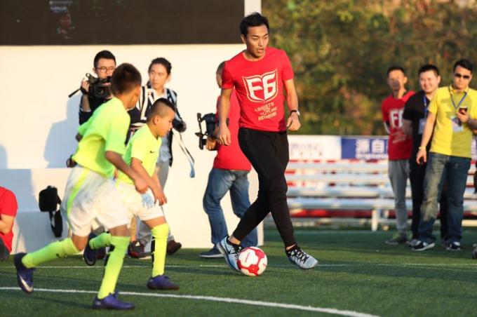 آخر أخبار الشركة لعبة كرة القدم الخيرية في فنغ شياوتينج التي أقيمت أمس ، لتكريس الحب لمستقبل كرة القدم الصينية  1