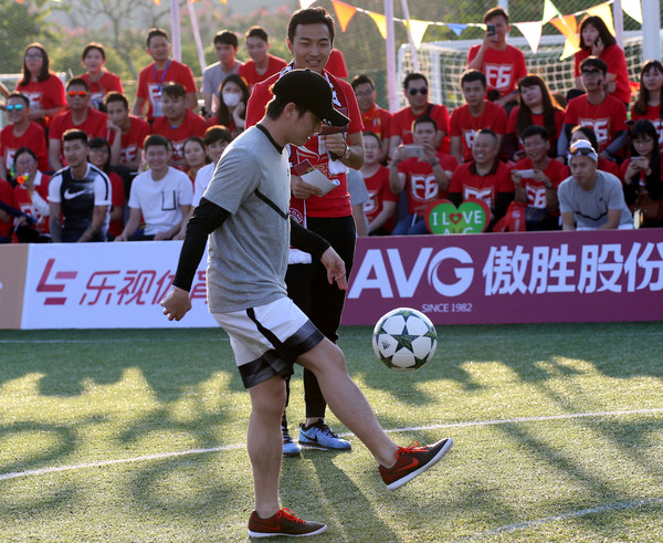 آخر أخبار الشركة لعبة كرة القدم الخيرية في فنغ شياوتينج التي أقيمت أمس ، لتكريس الحب لمستقبل كرة القدم الصينية  2