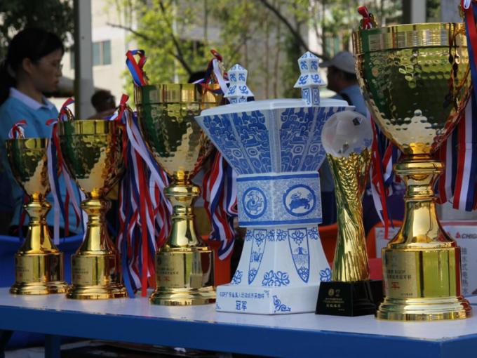 آخر أخبار الشركة اختتمت كأس GDF City Champion الراعي 2017 AVG بنجاح ، - فاز فريق GZ بكأس البطل لجيا الأزرق والأبيض مرة أخرى  1