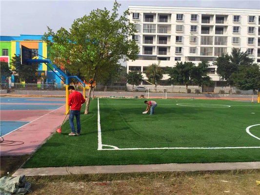 الصين العشب الاصطناعي في الهواء الطلق للملاعب ، العشب الاصطناعي للملاعب PE Materal المزود
