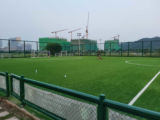 الصين كرة القدم العشب الاصطناعي والأرضيات الرياضية لسعر ملعب كرة القدم للبيع بالجملة المزود
