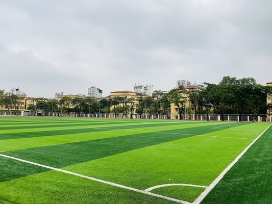 الصين 45mm المهنة العشب الاصطناعي العشب الاصطناعي لكرة القدم Cesped العشب الاصطناعي للأرضيات الرياضية المزود