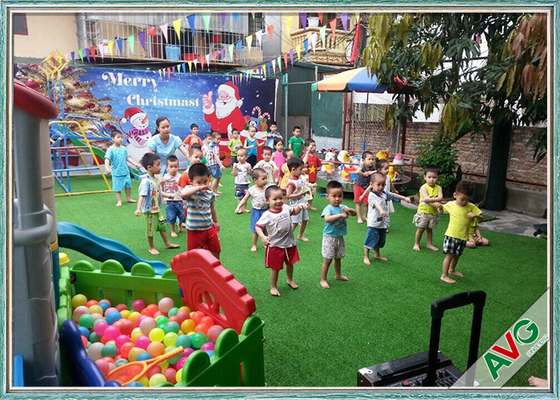 الصين ISO / SGS عشب اصطناعي مؤهل لعشب الملعب الصديق للأطفال المزود